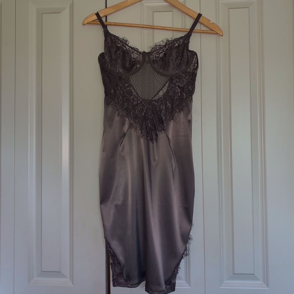 BODYCON GRAY LACE SATIN DRESS